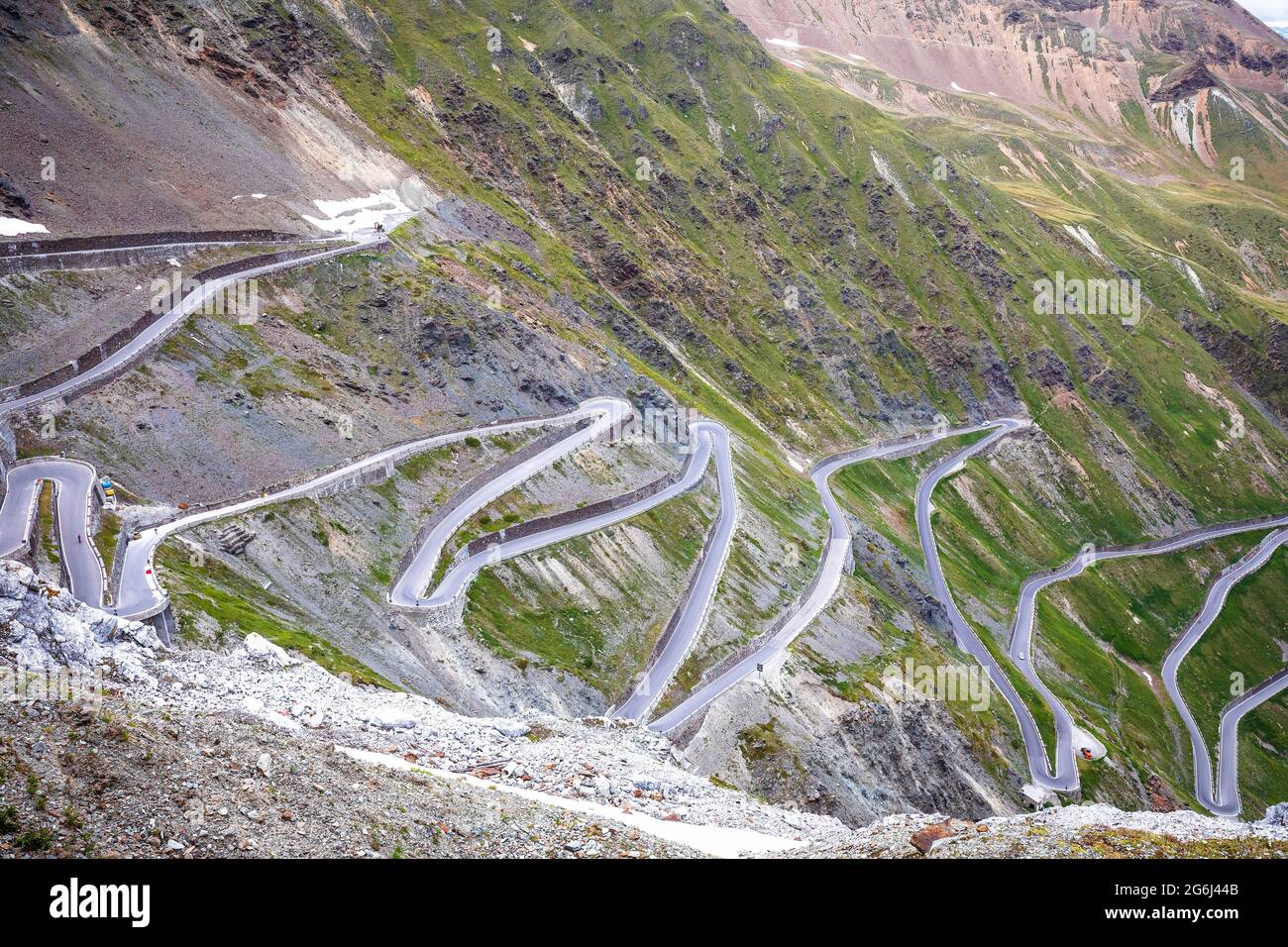 Stilfser Joch Bergpass oder Stilfser Joch landschaftlich schöner Blick auf die Straße, Grenze zwischen Italien und der Schweiz Stockfoto