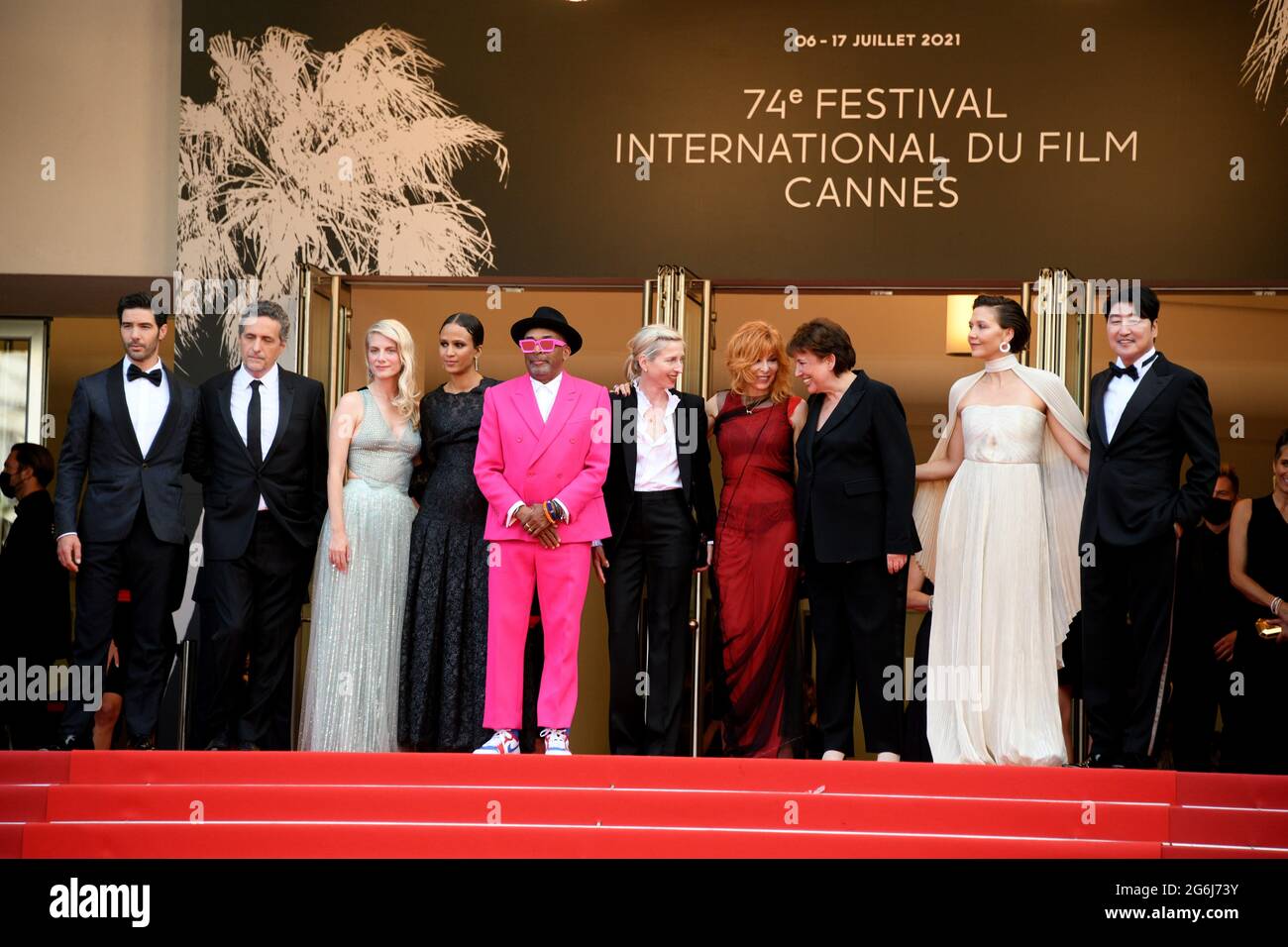 Cannes, Frankreich. Juli 2021. C74th Cannes Film Festival, Red Carpet Annette, Pictured Jury Cannes 2021 Credit: Independent Photo Agency/Alamy Live News Stockfoto