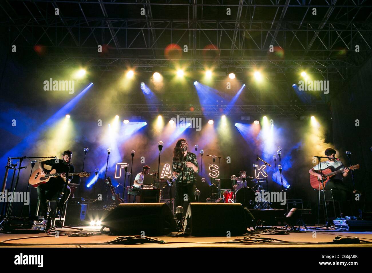 die italienische Rockband Fast Animals und Slow Kids spielen live während des Blumenfestivals in Turin, Italien Stockfoto