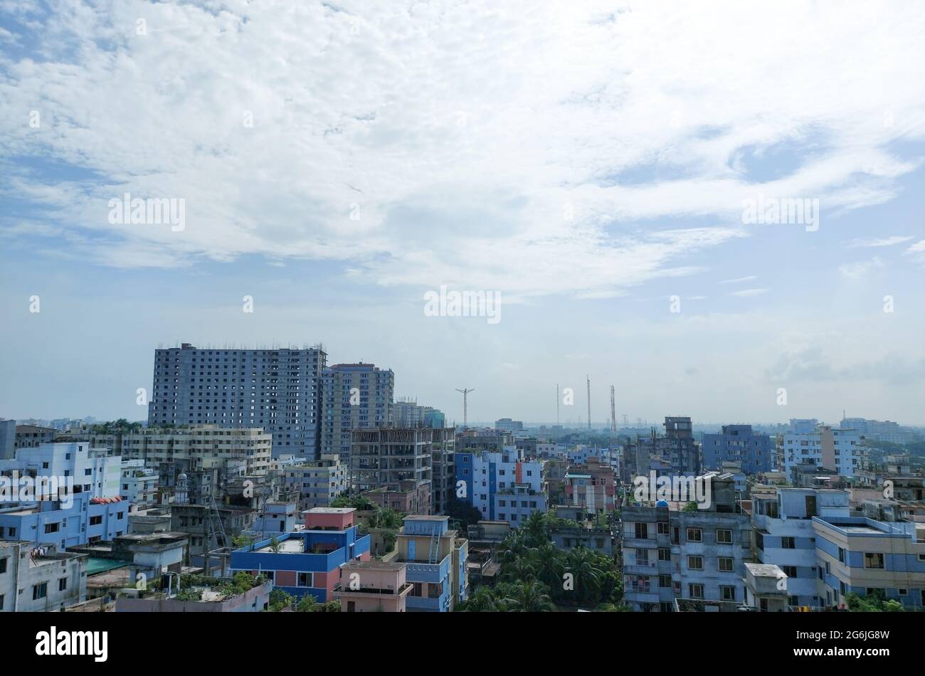 Bangladesh Hauptstadt Dhaka Stadtlandschaft an einem sonnigen Morgen. Blue Sky Dhaka City Blick auf die Stadt. Wunderschöne Stadt Bangladesch von oben. Stockfoto