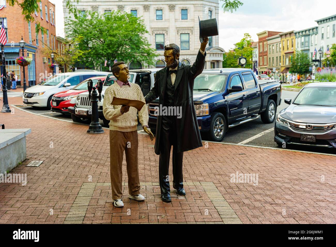 Gettysburg, PA, USA - 4. Juli 2021: Die President Lincoln Statue auf dem Platz vor dem David Wills House ist ein beliebter Ort für Besucher von Ta Stockfoto
