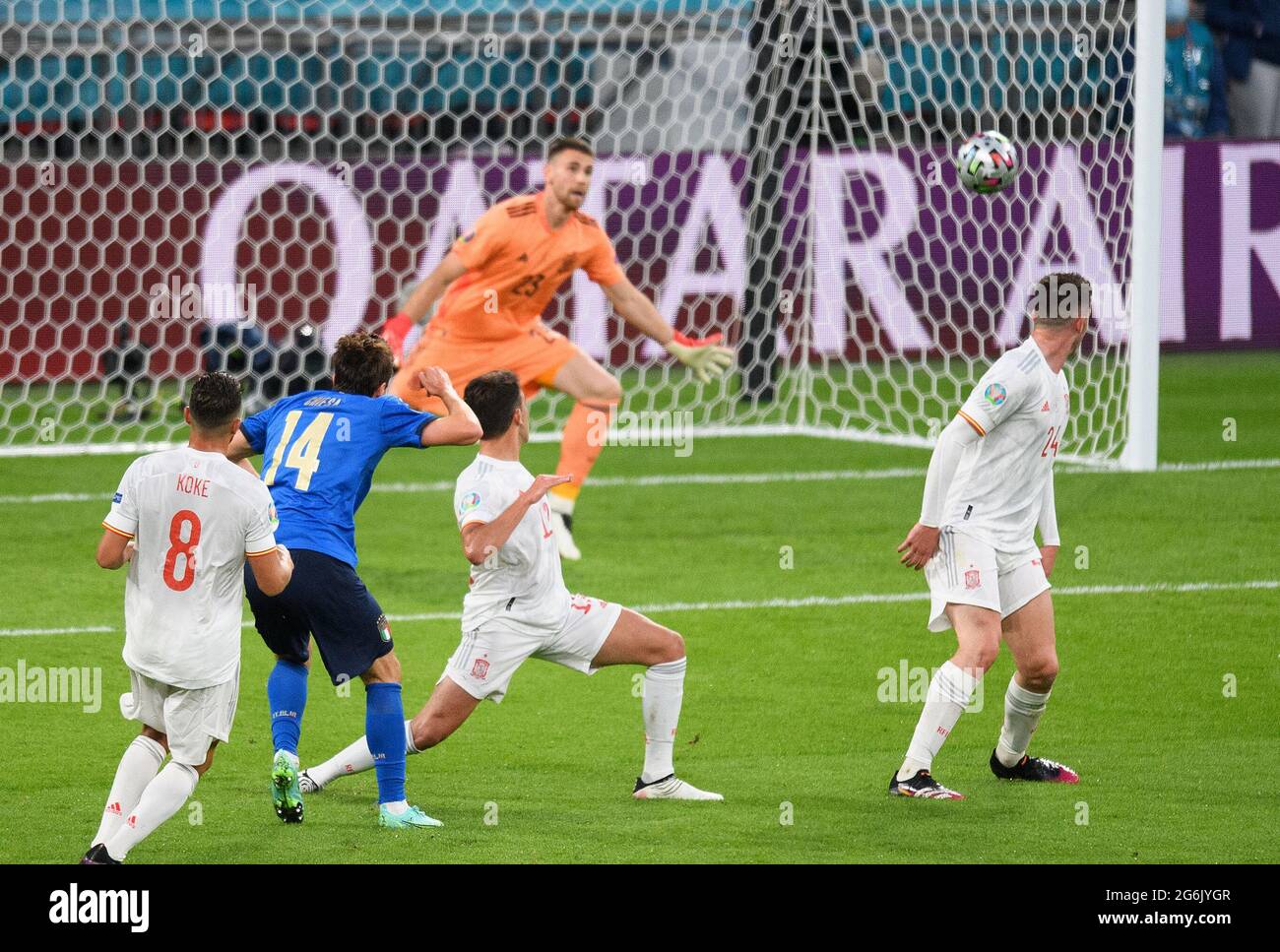 07. Juli 2021 - Italien gegen Spanien - UEFA Euro 2020 Halbfinale - Wembley - London Italiens Federico Chiesa schießt und schießt das Eröffnungstor Bildnachweis : © Mark Pain / Alamy Live News Stockfoto