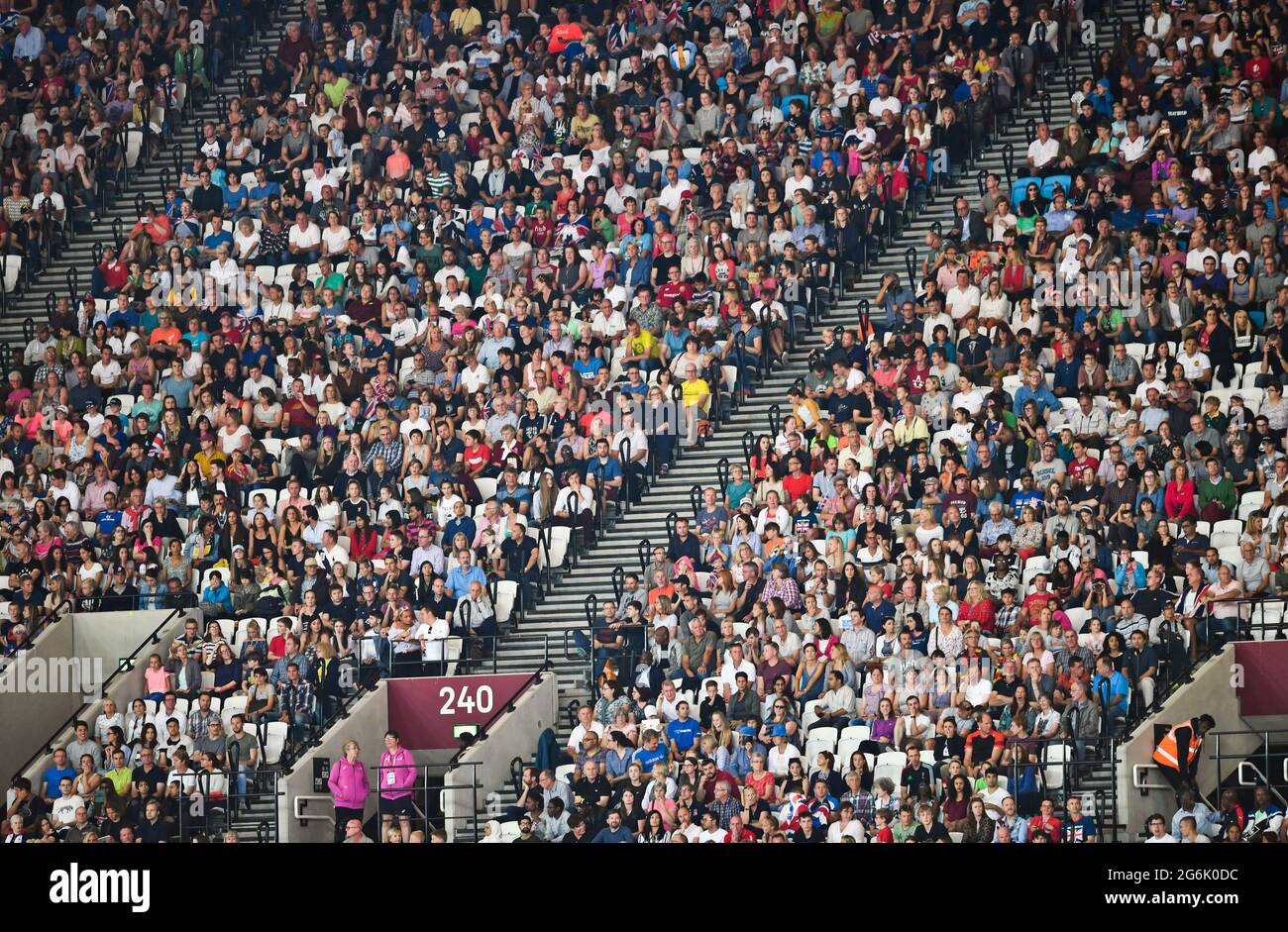 Voll überfülltes Londoner Stadion. Queen Elizabeth Olympic Park. England Stockfoto