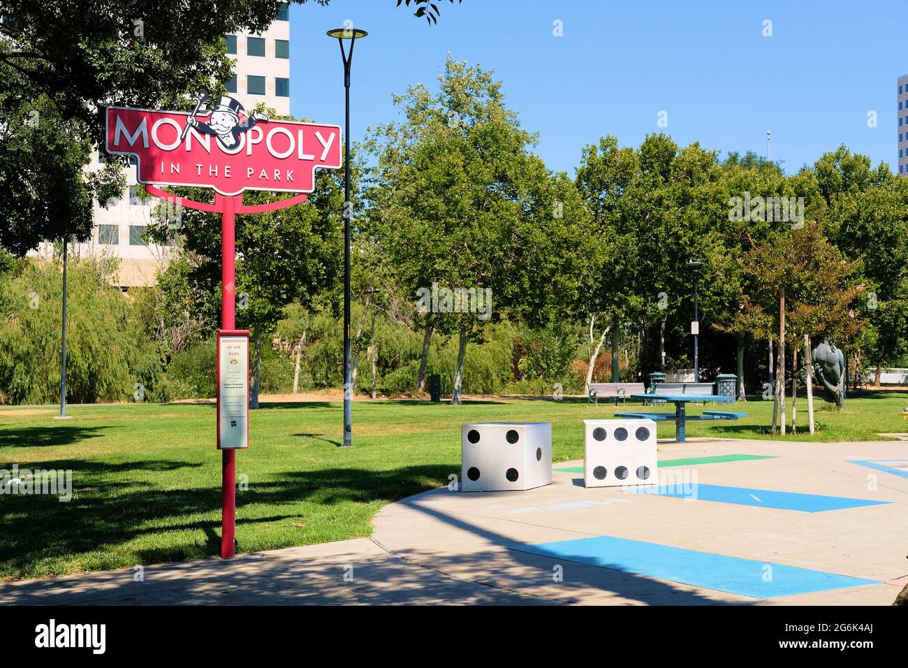 Zeichen für das weltweit größte permanente Monopoly Board; Guadalupe River Park in der Innenstadt von San Jose, Kalifornien im Jahr 2002; Guinness Weltrekordhalter. Stockfoto