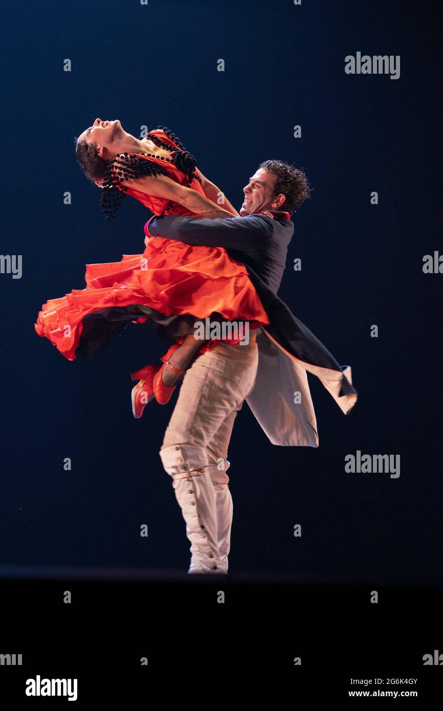 Madrid, Spanien. Juli 2021. Tänzer treten für das spanische Nationalballett in La Bella Otero auf, einem dramatischen Ballett von Ruben Olmo am Teatro de la Zarzuela in Madrid. (Foto: Atilano Garcia/SOPA Images/Sipa USA) Quelle: SIPA USA/Alamy Live News Stockfoto