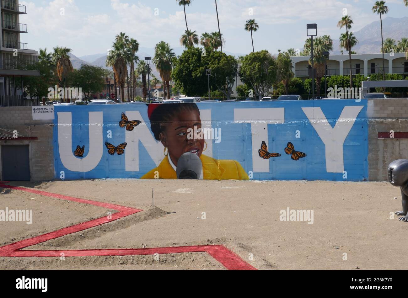 Palm Springs, Kalifornien, USA 24. Juni 2021 EINE allgemeine Sicht der Atmosphäre der Dichterin Amanda Gorman 'Unity' Street Art Mural am 24. Juni 2021 in Palm Springs, Kalifornien, USA. Foto von Barry King/Alamy Stockfoto Stockfoto