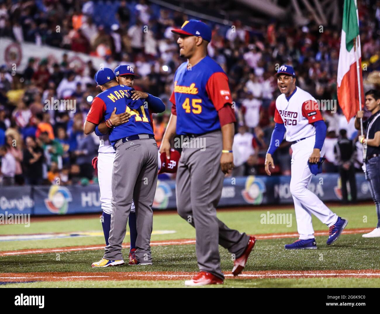 VENEZUELA: Carlos Gonzalez (5) y Victor Martinez (41), Odubel Herrera (37) Alcides Escobar (2), Ender Inciarte (11) , Suares (90), Jose Castillo (66), Francisco Rodriguez (57), Deolis Guerra (54), Previo al juego de Puerto Rico contra Venezuela, durante el World Baseballclassic en estadio Charros de Jalisco en Guadalajara, Jalisco, Mexiko. März 10, 2017. (Foto/Luis Gutierrez) Aspekte vor dem Spiel von Puerto Rico gegen Venezuela während des World Baseballclassic im Stadion Charros de Jalisco in Guadalajara, Jalisco, Mexiko. 10. März 2017. (Foto/Luis Gutierrez) Stockfoto