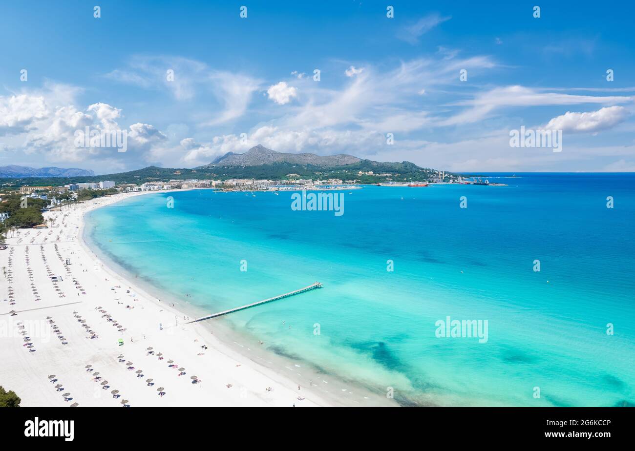 Luftaufnahme von Platja de Muro in der Bucht von Alcudia, Mallorca, Spanien Stockfoto