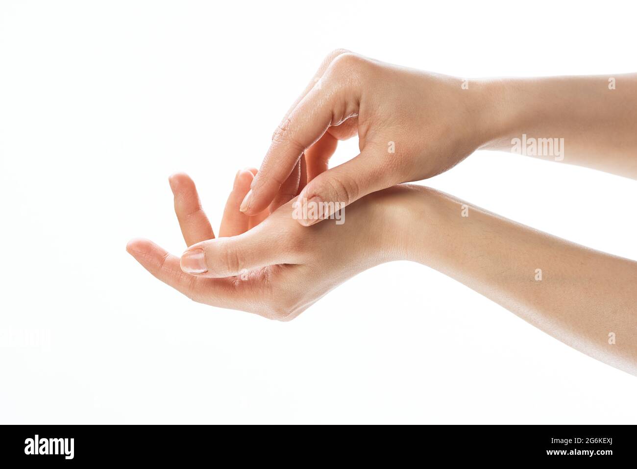 Damen Hände Creme Hautpflege feuchtigkeitsspendende Dermatologie Stockfoto