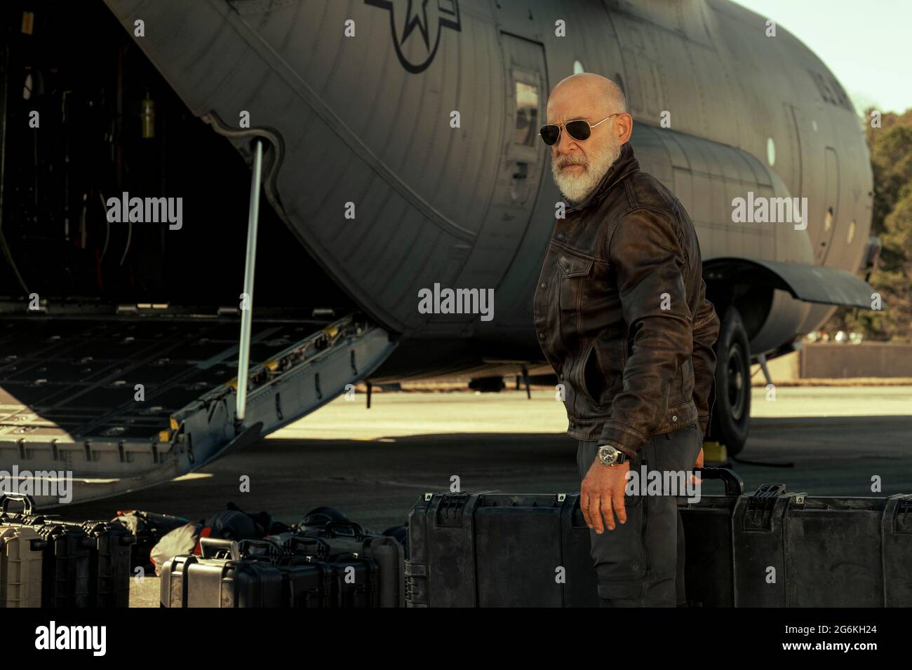 VERÖFFENTLICHUNG: 2. Juli 2021 TITEL: The Tomorrow war STUDIO: Amazon Studios REGIE: Zach Dean PLOT: Ein Familienmensch wird eingezogen, um in einem zukünftigen Krieg zu kämpfen, in dem das Schicksal der Menschheit auf seine Fähigkeit angewiesen ist, sich der Vergangenheit zu stellen. MIT: J.K. SIMMONS als James Forester. (Bild: © Amazon Studios/Entertainment Picturs) Stockfoto