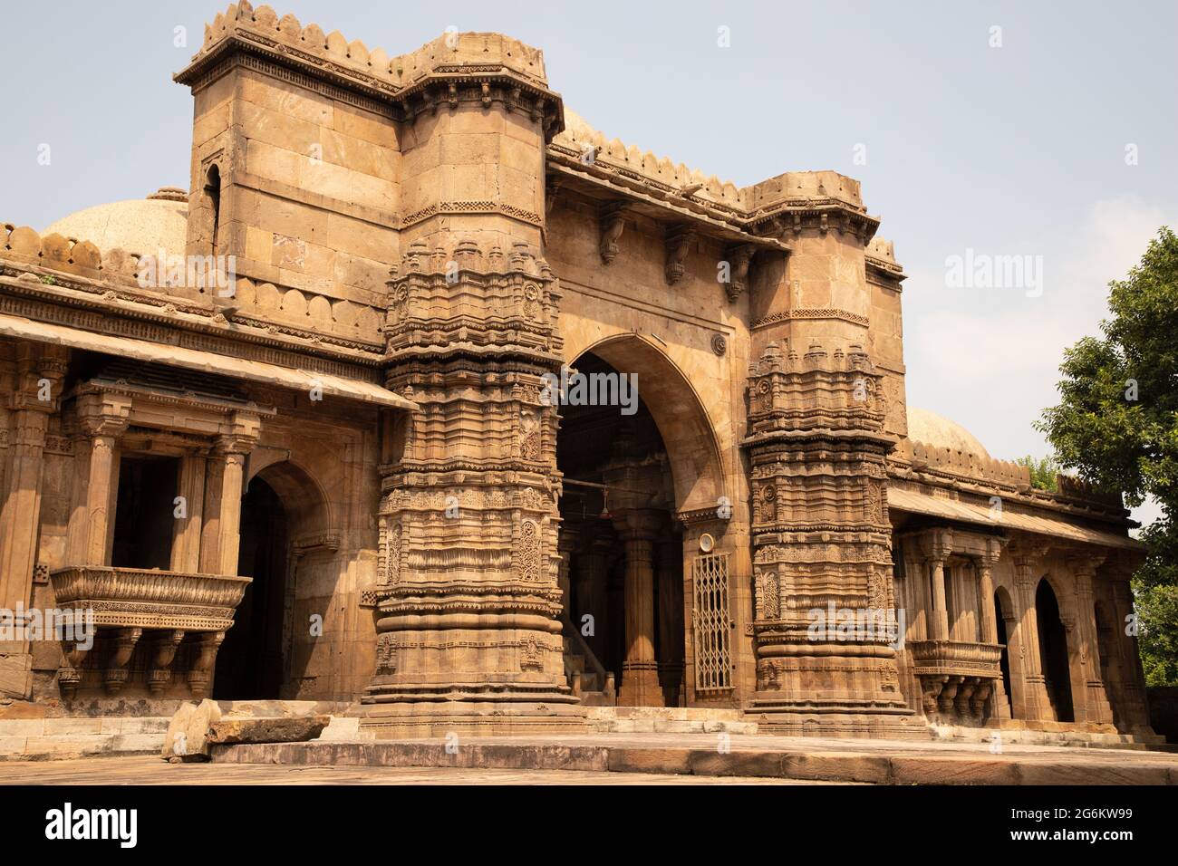 Fassade der Bai Harir Sultani-Moschee, Ahmedabad, Gujarat, Indien Stockfoto