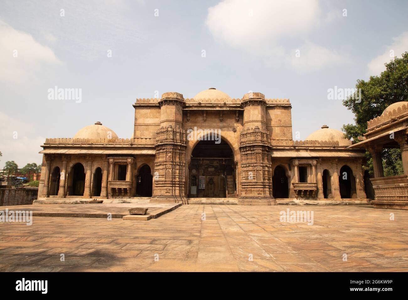 Fassade der Bai Harir Sultani-Moschee, Ahmedabad, Gujarat, Indien Stockfoto