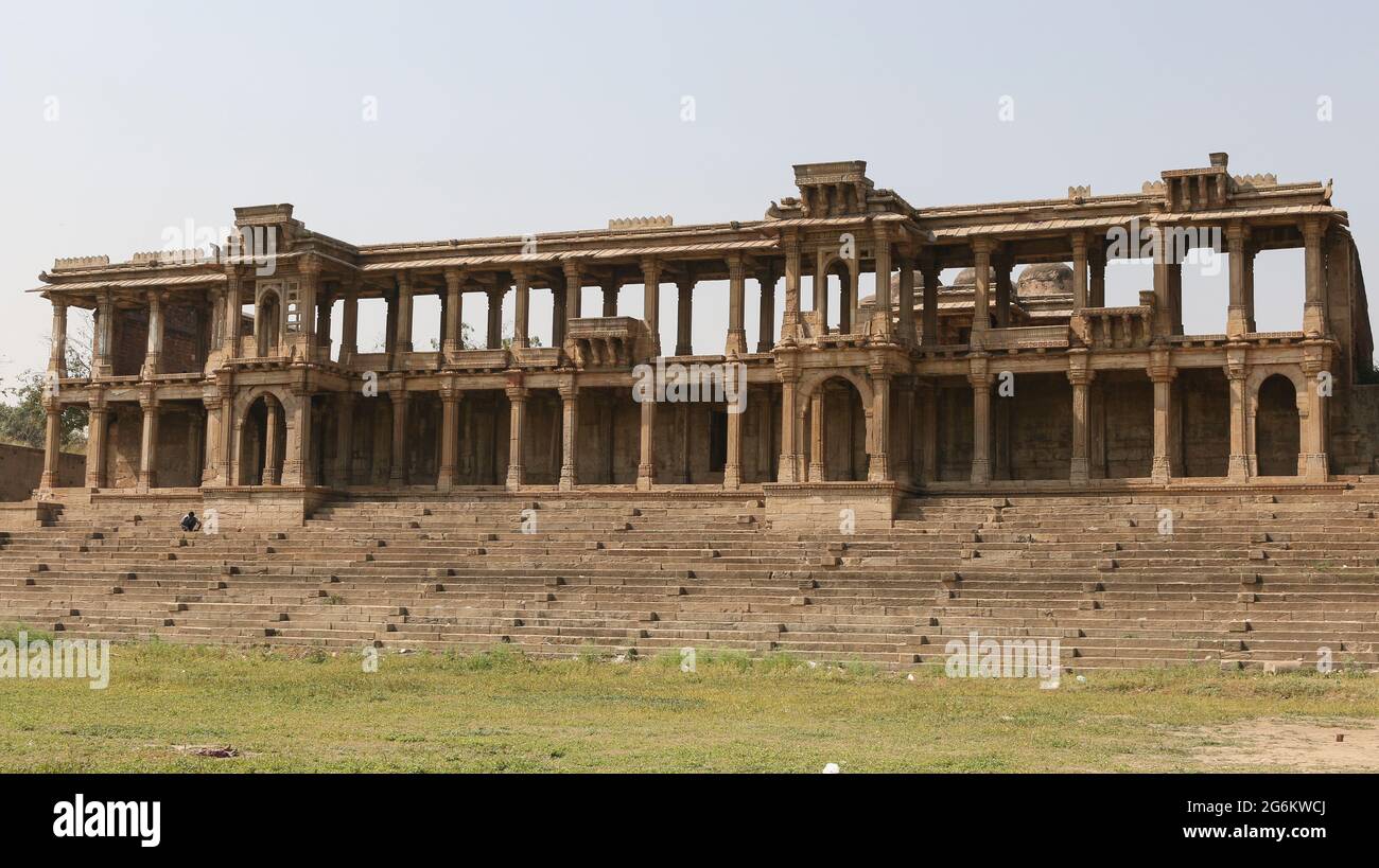 Gräber der Königinnen auch als Akropolis von Ahmedabad bekannt. Sarkhej Roza, Ahmedabad, Gujarat, Indien Stockfoto
