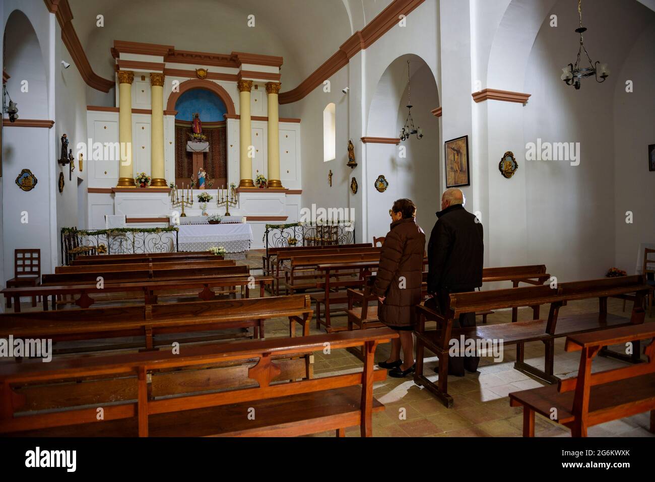 Innenraum der Kirche von Hortsavinyà, im Naturpark Montnegre - Corredor (Maresme, Barcelona, Katalonien, Spanien) Stockfoto