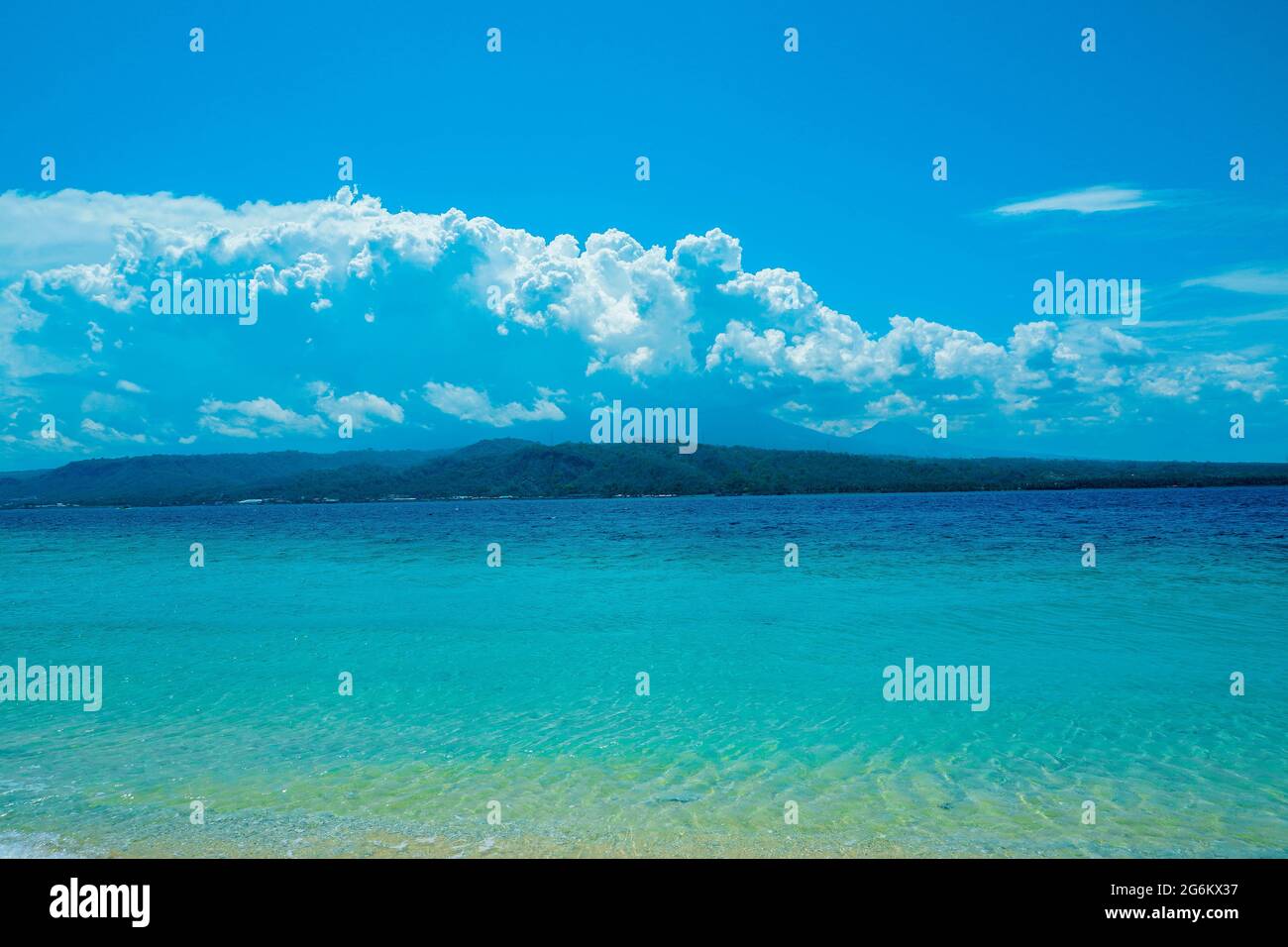 Schönes Foto von Strand und Himmel Stockfoto