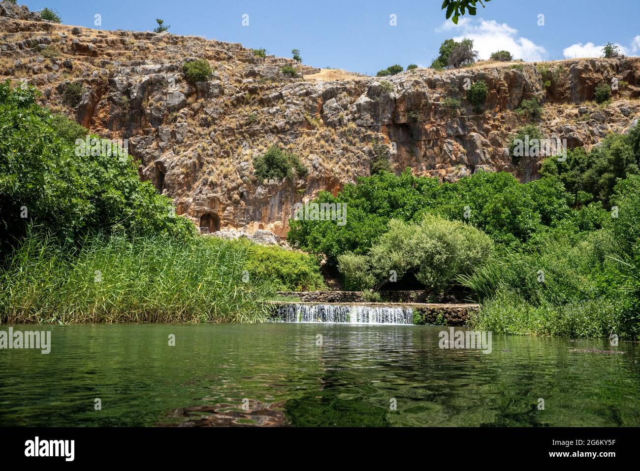 Banias Quelle und Strom (Banias oder Hermon Fluss) Golanhöhen, Israel Diese Quelle ist eine der Quellen des Flusses Jordan Stockfoto