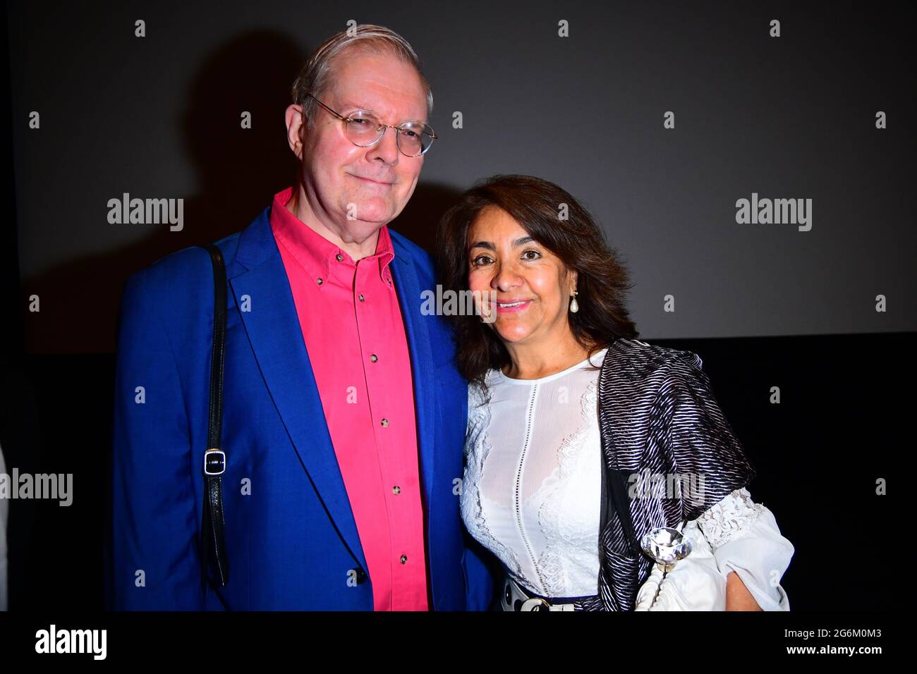 John Garbutt und Solangela Garbutt nehmen an der britischen Filmpremiere Teil: Der chinesische Patriotische „1921“ feiert die Kommunistische Partei Chinas, Geburtstag „der chinesische Film „1921“ revisits history of CPC Founding“ hat den 2 Millionen Eröffnungstag erreicht und übertrifft Hollywood-Veröffentlichungen wie „Cruella“, „A Quiet Place Part II“ und „Peter Rabbit“. Von Trinity Film im Mayfair Hotel, am 6. Juli 2021, London, Großbritannien. Stockfoto