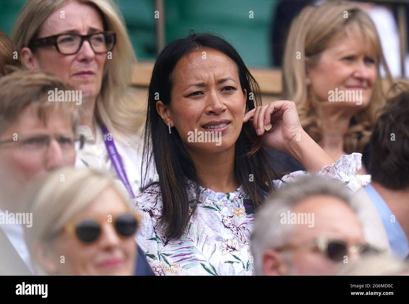 Die ehemalige britische Tennisspielerin Anne Keothavong war am 9. Tag von Wimbledon im All England Lawn Tennis and Croquet Club in Wimbledon im Center Court. Bilddatum: Mittwoch, 7. Juli 2021. Stockfoto