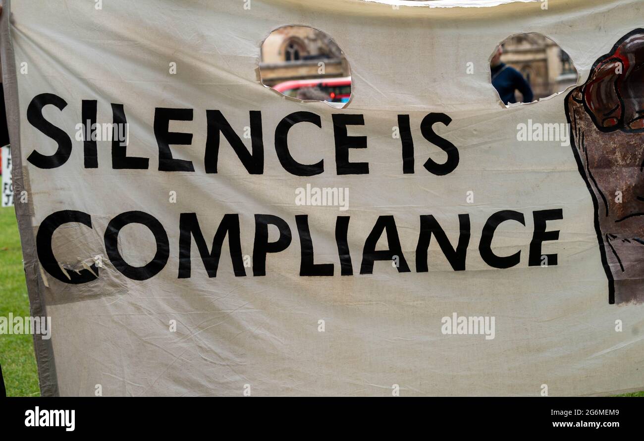 London, Großbritannien. Juli 2021. Gipsy, Roma and Traveller (GRT)-Aktivisten veranstalten eine Kundgebung auf dem Parliament Square in London, um sich gegen das Gesetz der Regierung zu Polizei, Kriminalität, Verurteilung und Gerichten zu wehren. Kredit: Ian Davidson/Alamy Live Nachrichten Stockfoto