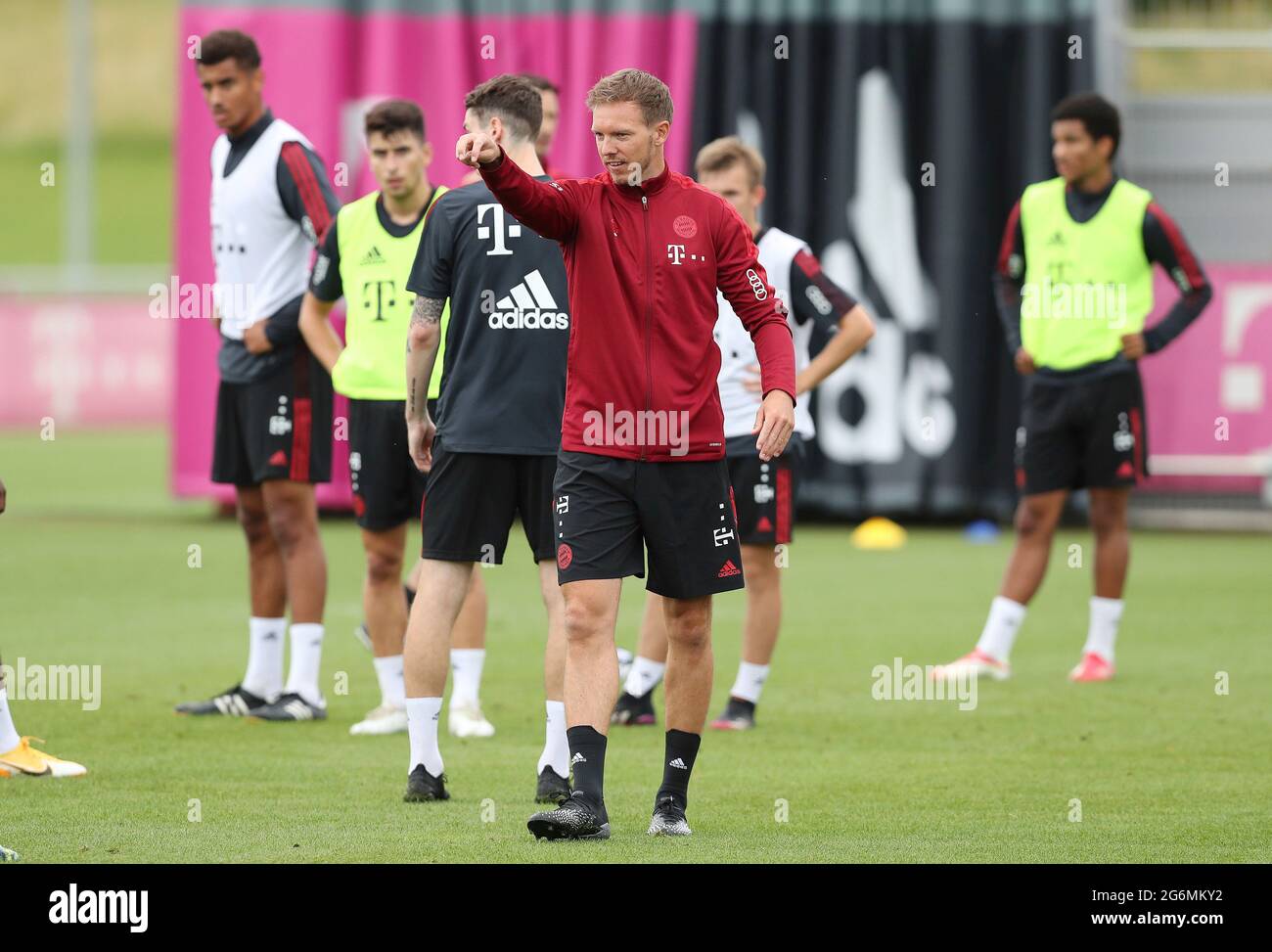 firo: 07.07.2021, Fußball, 1. Bundesliga, Saison 2021/2022, Training, Trainingsstart, FC Bayern Mvºnchen, Trainer Julian NAGELSMANN, Geste Stockfoto