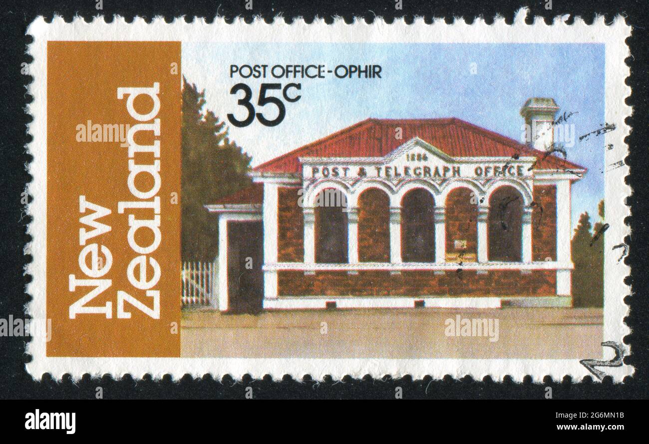 NEUSEELAND - UM 1982: Briefmarke gedruckt von Neuseeland, zeigt Post, Ophir, um 1982 Stockfoto