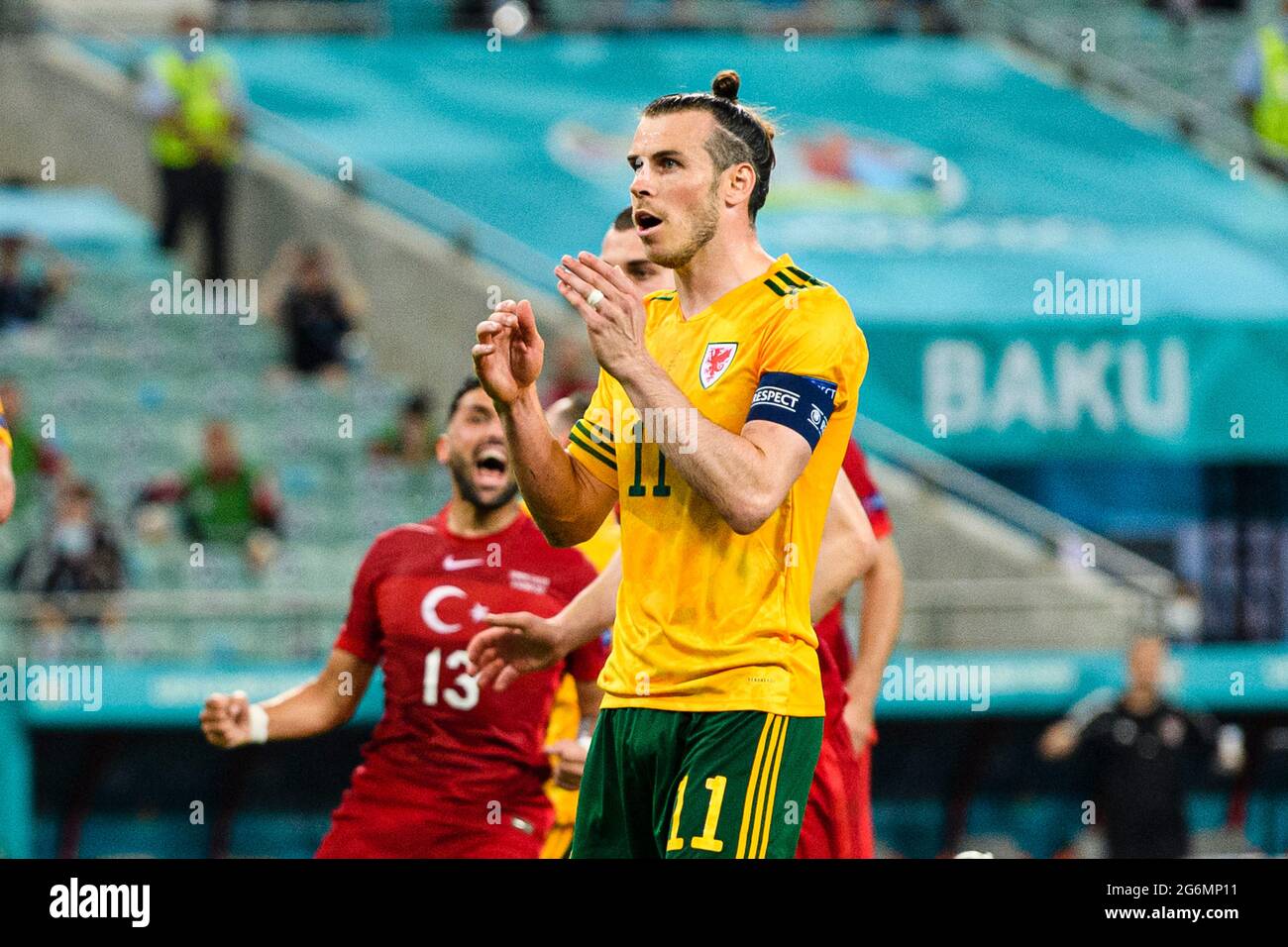 Baku, Aserbaidschan. Juni 2021. Gareth Bale aus Wales reagiert, nachdem er während des UEFA Euro 2020 Championship Group A-Spiels eine Strafe ausgetreten hat Stockfoto