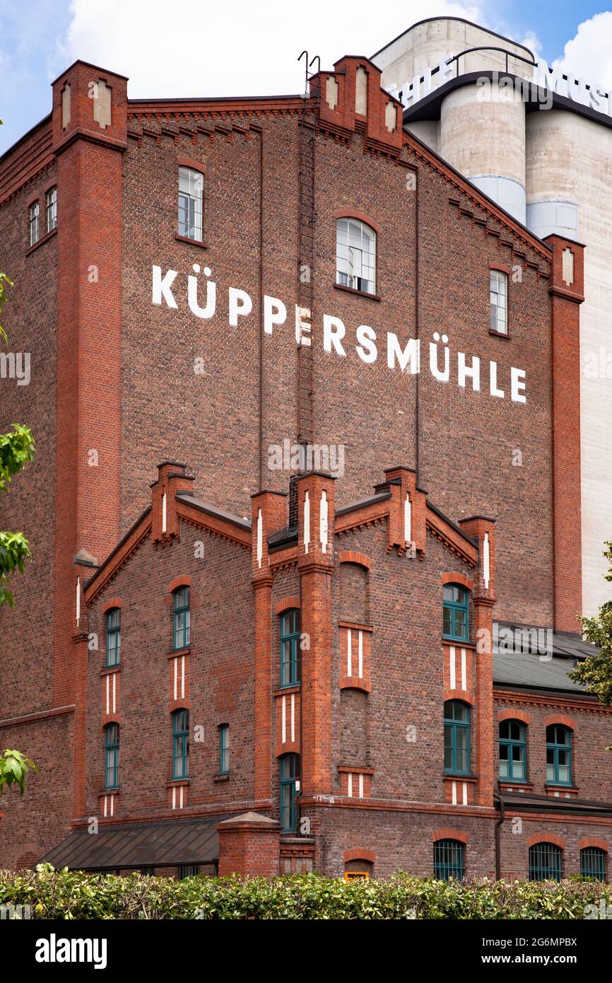 Das MKM Museum Kueppersmühle im Binnenhafen Duisburg, Nordrhein-Westfalen,  Deutschland. Es handelt sich um ein ehemaliges Lagergebäude. Das MKM Museum  Kueppers Stockfotografie - Alamy