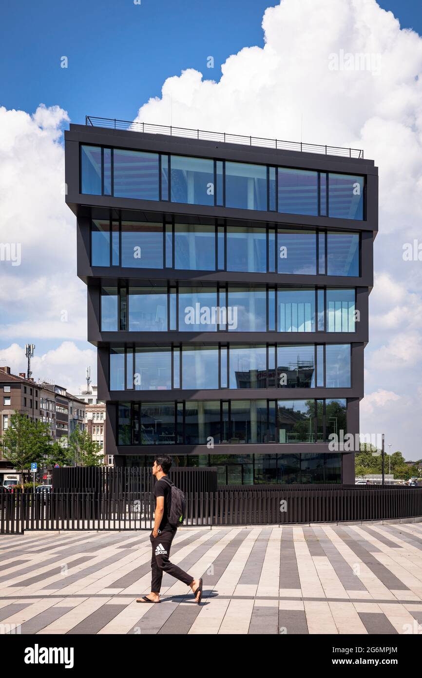 Das Büro- und Geschäftsgebäude Mercator One am Portsmouthplatz in der Nähe des Hauptbahnhofs, Duisburg, Nordrhein-Westfalen, Deutschland. Architekt Hadi Tehera Stockfoto