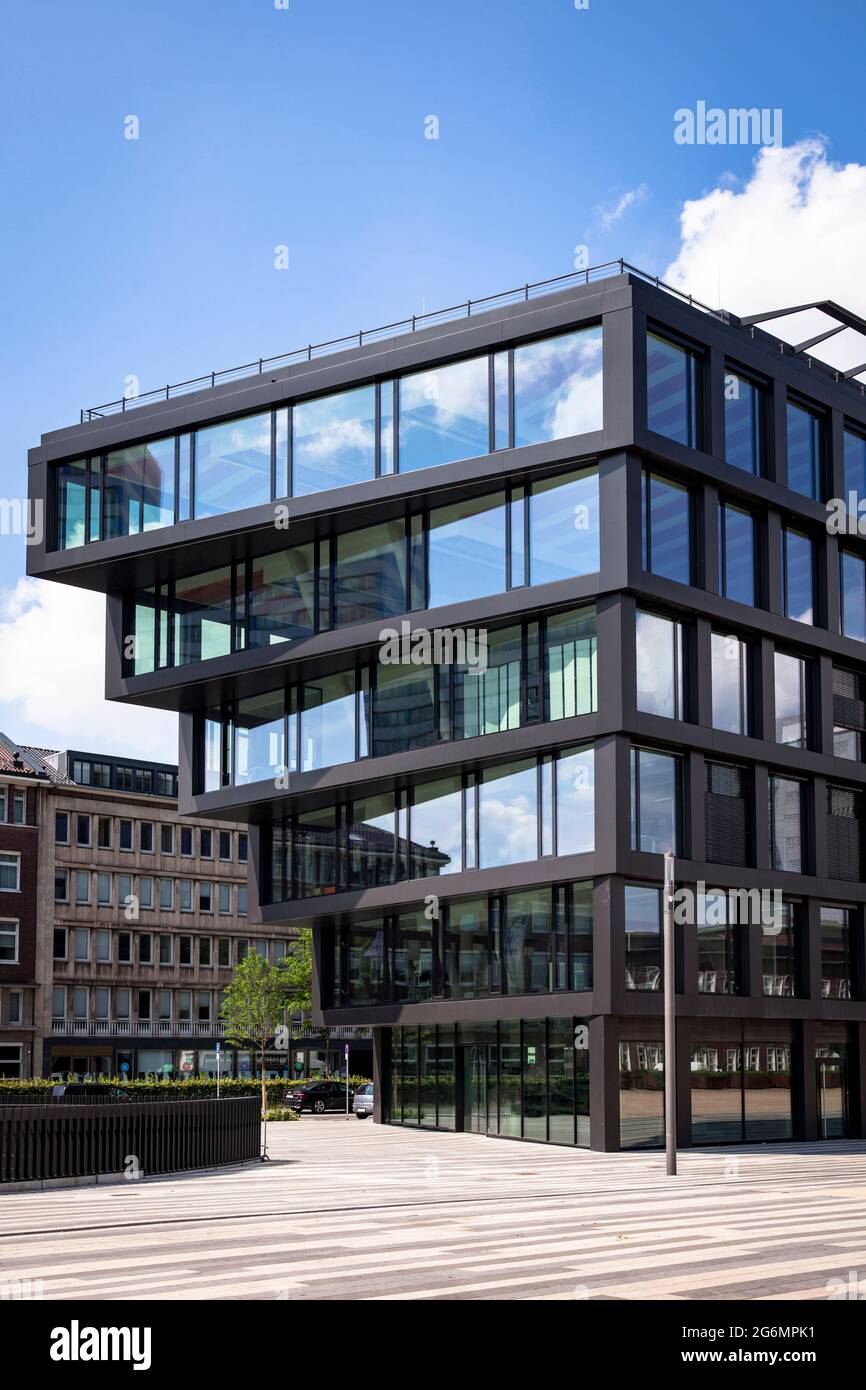 Das Büro- und Geschäftsgebäude Mercator One am Portsmouthplatz in der Nähe des Hauptbahnhofs, Duisburg, Nordrhein-Westfalen, Deutschland. Architekt Hadi Tehera Stockfoto