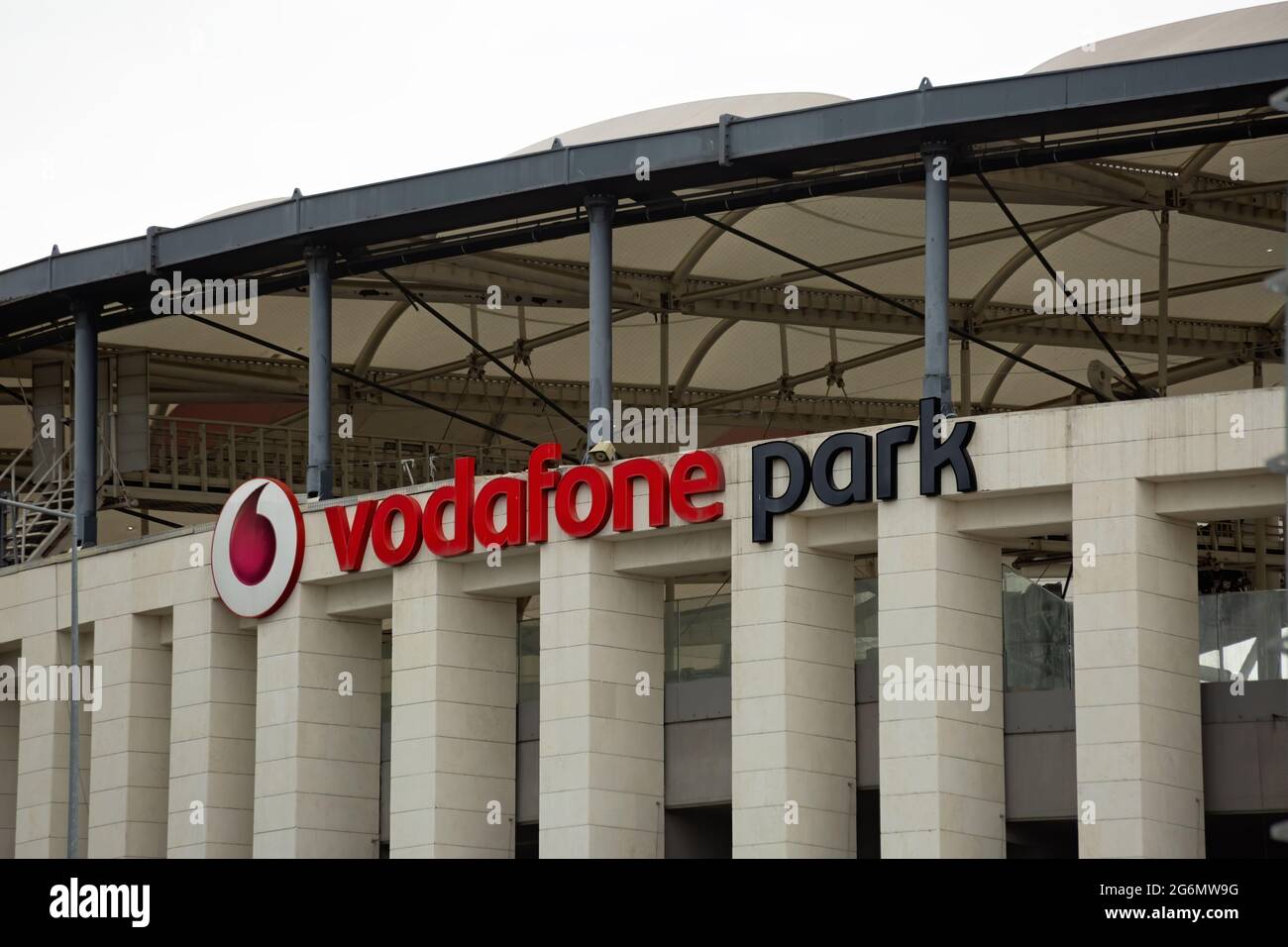 Außenansicht der Vodafone Park Arena des Besiktas-Fußballclubs in Dolmabahce, Istanbul. Stockfoto