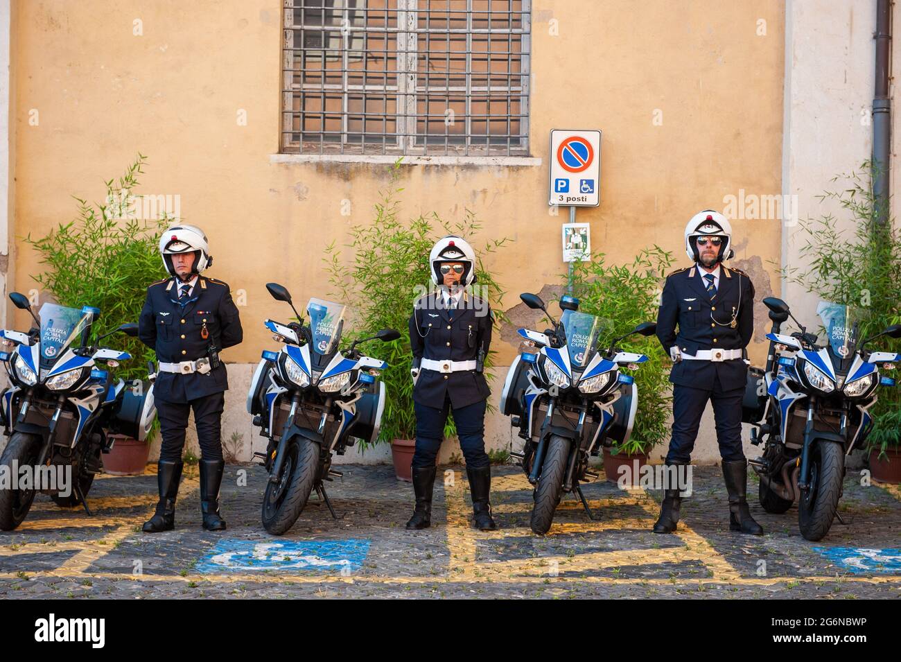 Rom, Italien 07/07/2021: Abschied von der Polizei von Roma Capitale in Campidoglio, Rafaella Carrà. © Andrea Sabbadini Stockfoto