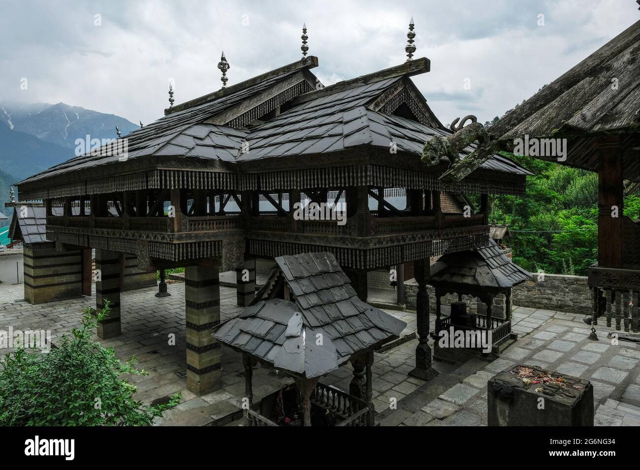 Naggar, Indien - 2021. Juni: Detail des Tripura Sundari-Tempels in Naggar am 24. Juni 2021 in Himachal Pradesh, Indien. Stockfoto