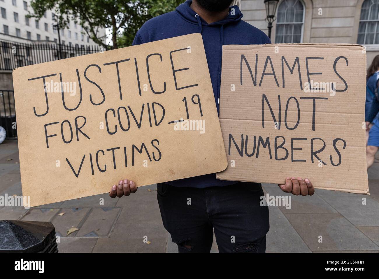 Protest vor der Downing Street für COVID 19-Opfer, Whitehall, London, England, Großbritannien Stockfoto