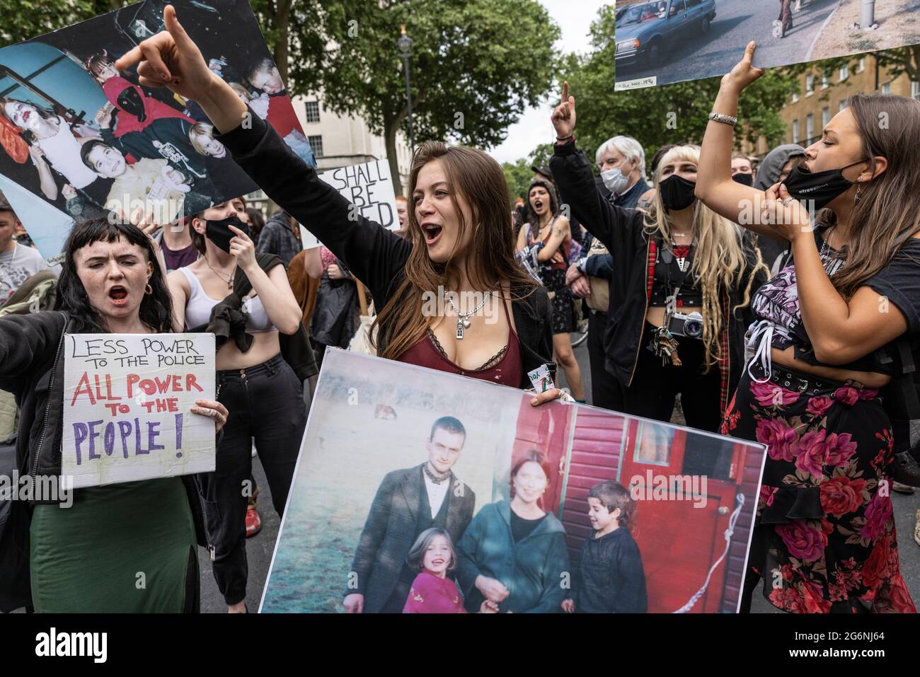 Zigeunerreisende und Roma-Zigeuner protestieren gegen die Polizei, Kriminalität, Verurteilung und Gerichte der britischen Regierung Bill, Whitehall London, Großbritannien Stockfoto
