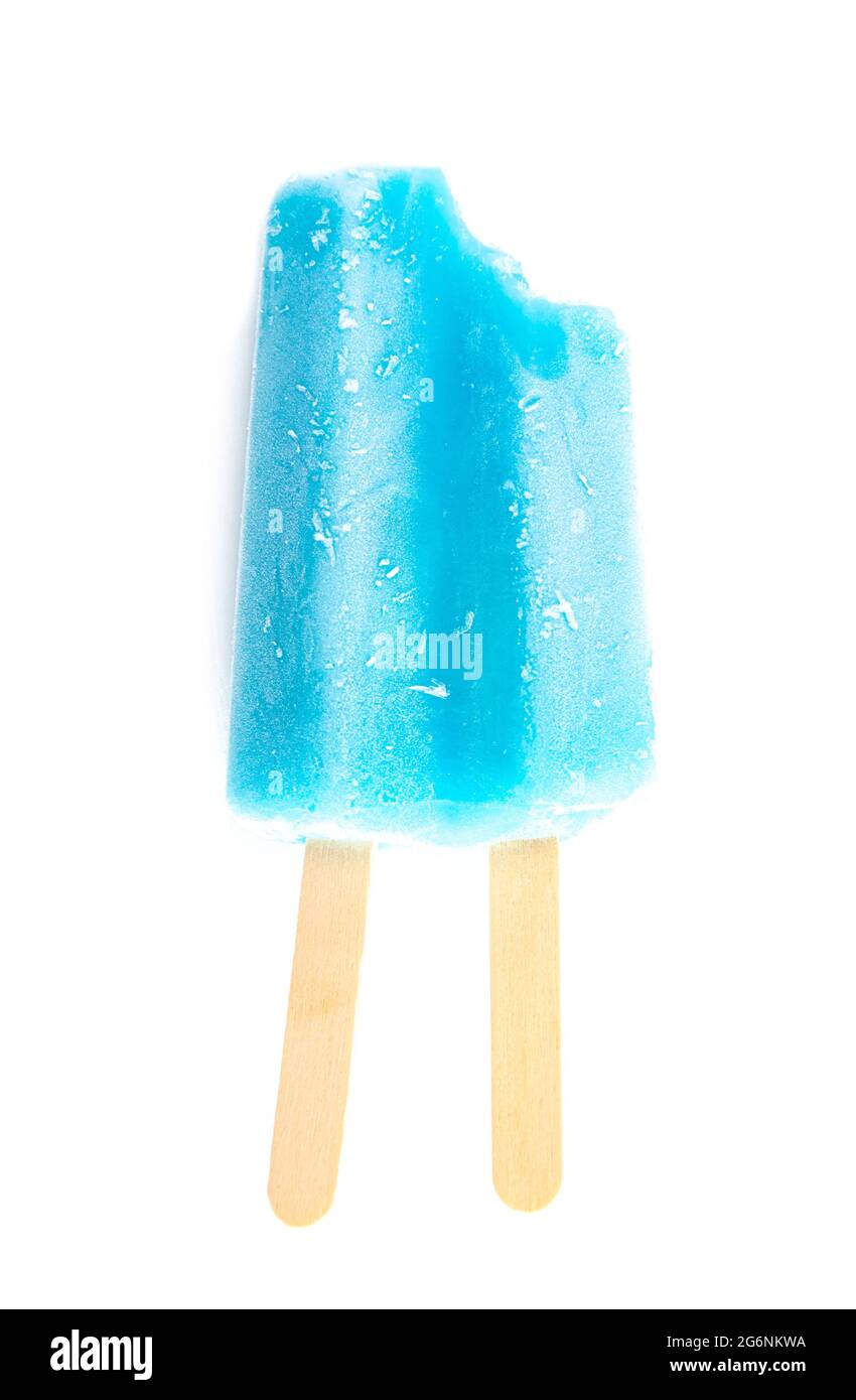 Blue Double Stick Popsicle isoliert auf weißem Hintergrund Stockfoto