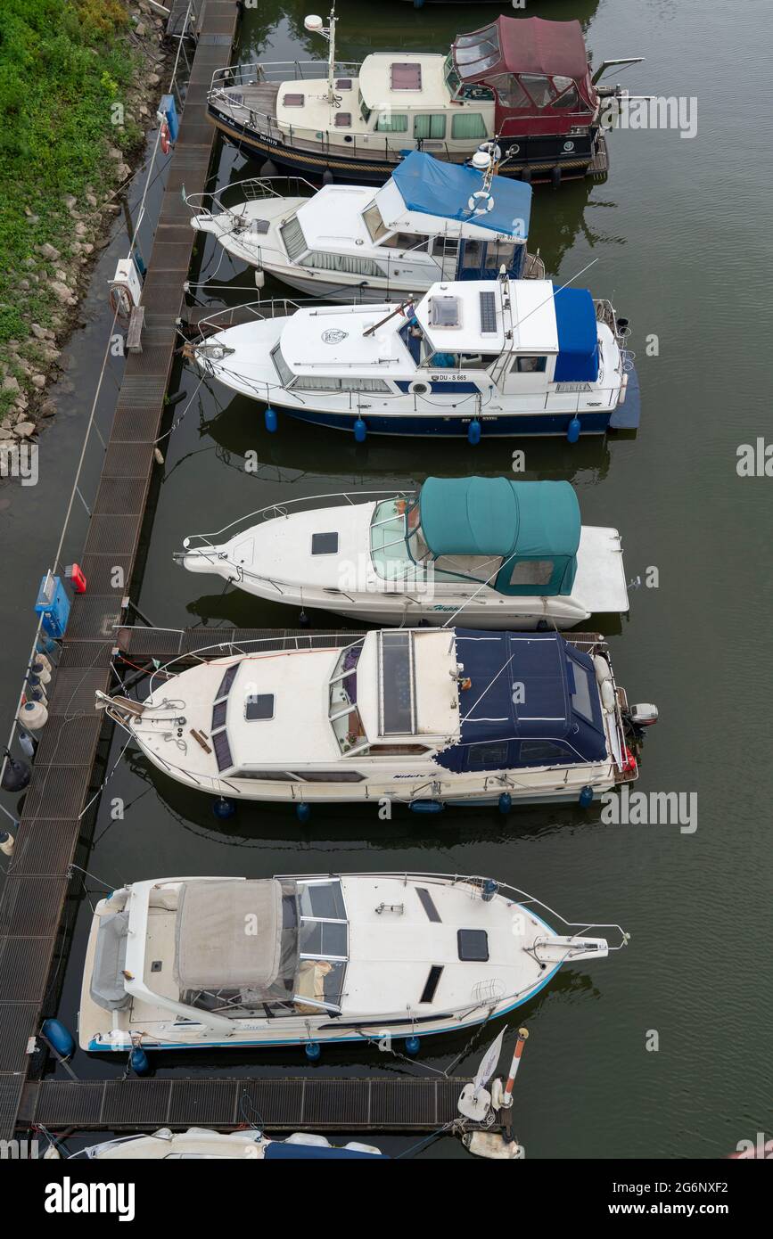 Ruhrorter-Yacht-Club e.V. Marina, im ehemaligen Eisenbahnbecken, am Rhein, in Duisburg-Ruhrort, NRW, Deutschland. Stockfoto