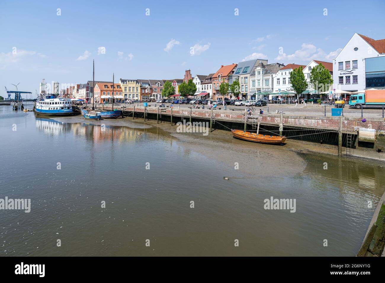 Ebbe im Hafen von Husum Stockfoto