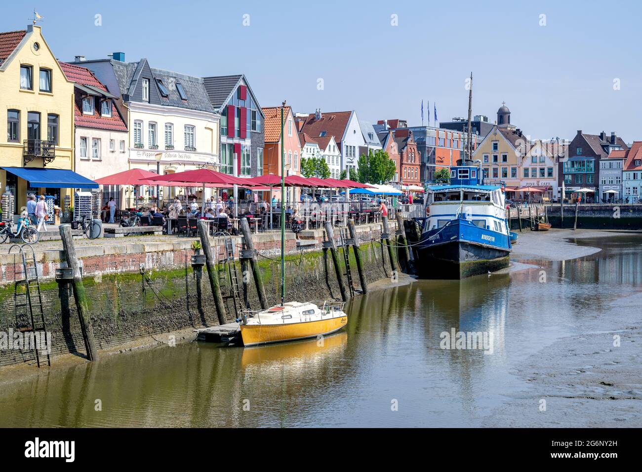 Ebbe im Hafen von Husum Stockfoto
