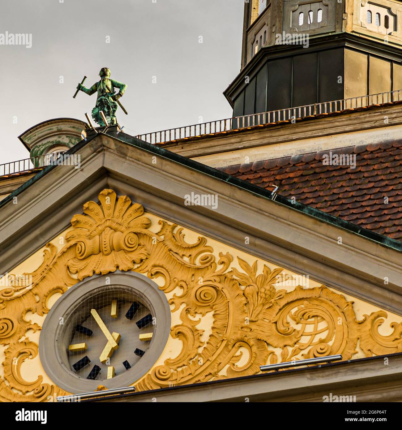 Die Figur von St. Moritz auf dem Dach des Rathauses von Coburg, Deutschland Stockfoto