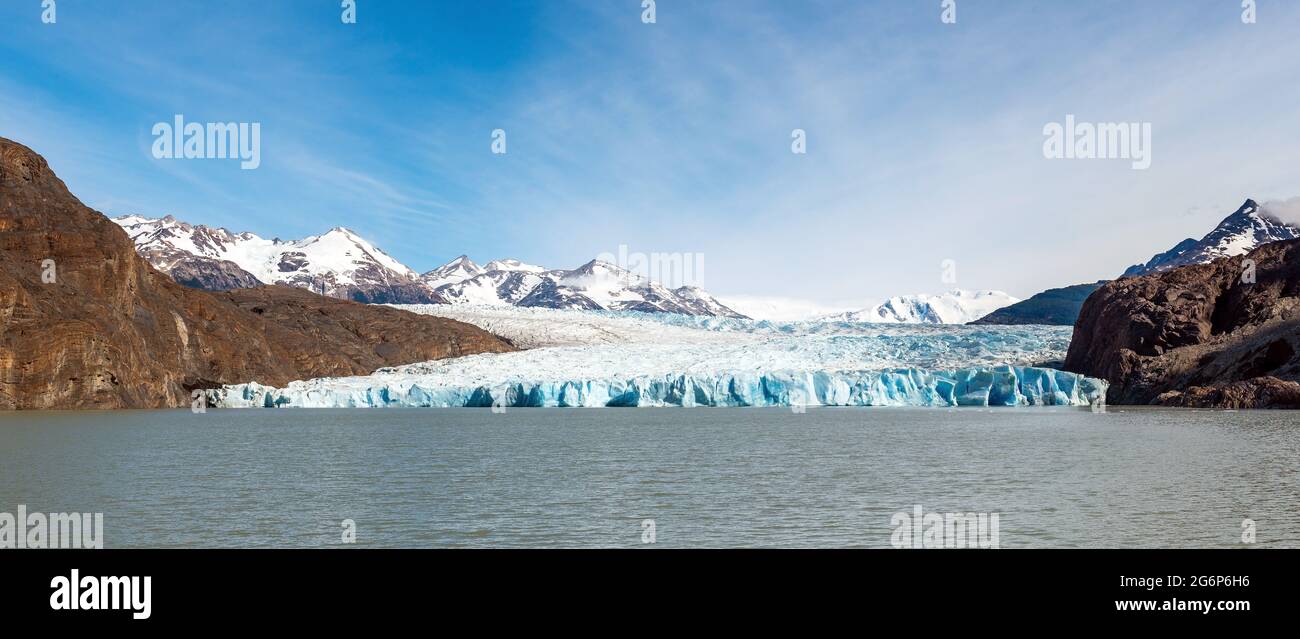 Graues Gletscherpanorama, Nationalpark Torres del Paine, Patagonien, Chile. Stockfoto