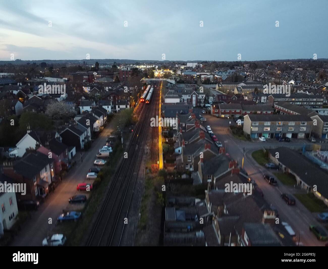 Züge auf der Arun Valley Line südlich vom Bahnhof Horsham. Stockfoto