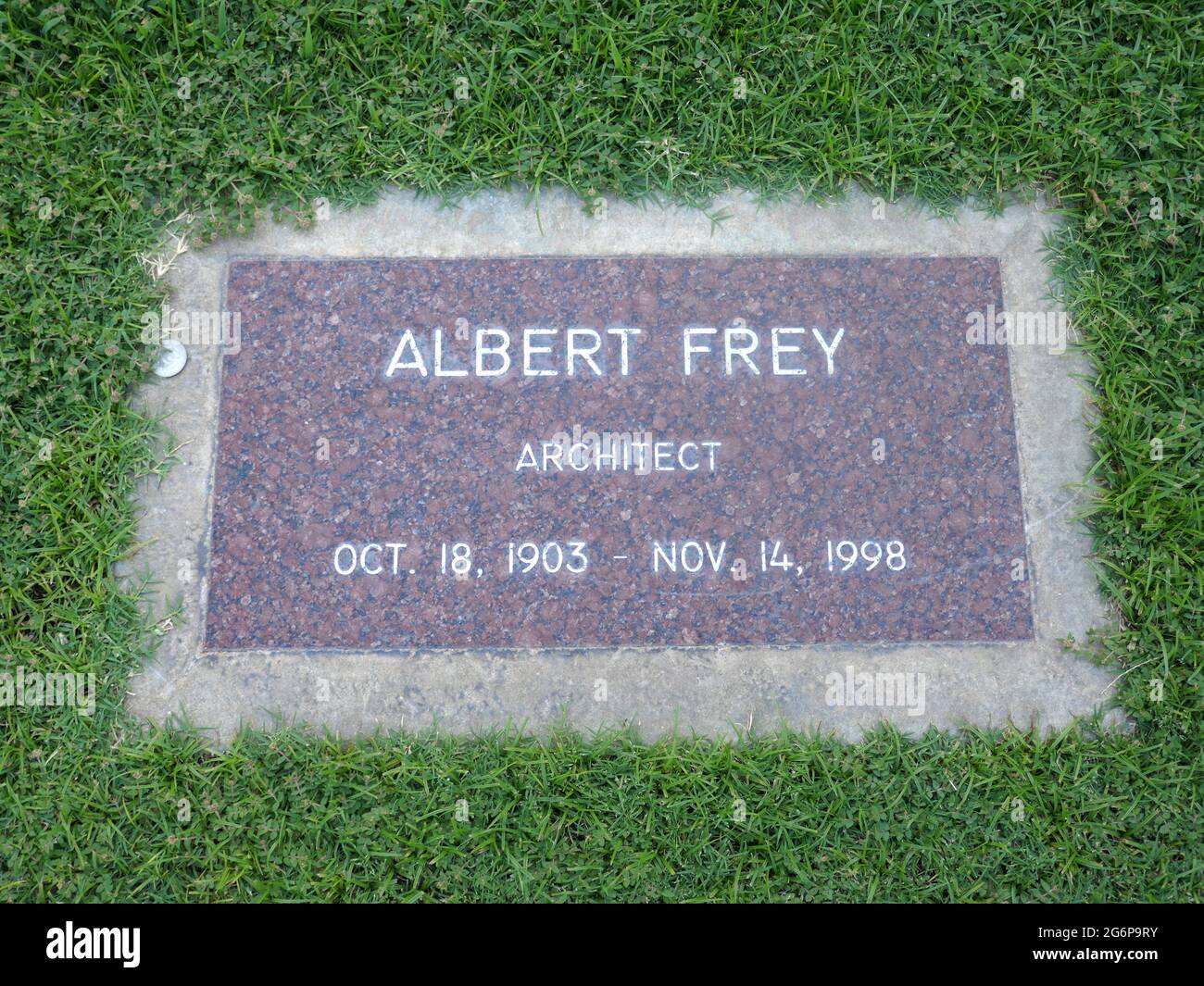 Palm Springs, Kalifornien, USA 24. Juni 2021 EINE allgemeine Sicht auf die Atmosphäre des Grabes des Architekten Albert Frey auf dem Welwood Murray Cemetery am 471 West Chino Drive am 24. Juni 2021 in Palm Springs, Kalifornien, USA. Foto von Barry King/Alamy Stockfoto Stockfoto