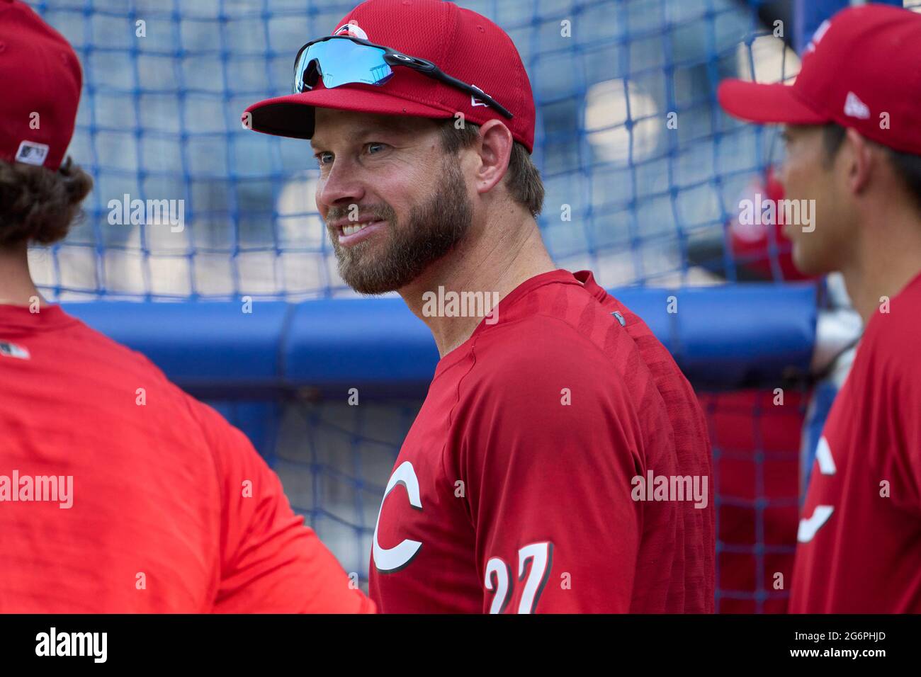 Kansas City, MO, USA. Juli 2021. Der Cincinnati-Feldspieler Mike Freeman (27) erwärmt sich vor dem Spiel zwischen den Cinncinati Reds und den Kansas City Royals, das im Kauffman Stadium in Kansas City stattfand, Mo. David Seelig/Cal Sport Medi. Kredit: csm/Alamy Live Nachrichten Stockfoto