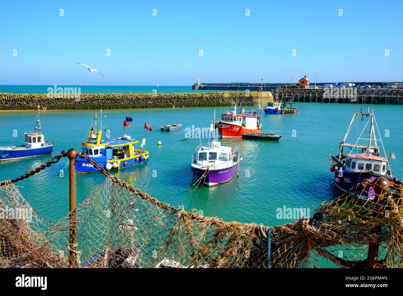 Fischerboote, Folkestone Harbour, Kent, Großbritannien Stockfoto