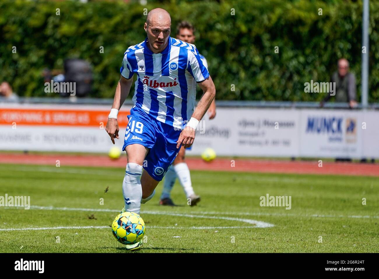 Nyborg, Dänemark. Juli 2021. Aron Elis Thrrandarson (19) von ob, gesehen während eines Testmatches zwischen Odense Boldklub und Broendby IF im Nyborg Idraetspark in Nyborg. (Foto: Gonzales Photo/Alamy Live News Stockfoto