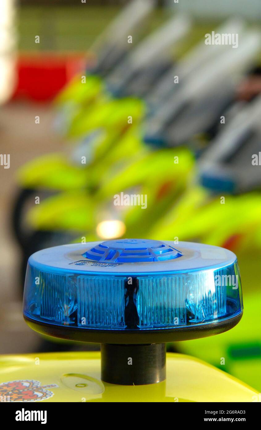 Blaues Licht auf einem Motorrad mit Sanitäter-Reaktion Stockfoto