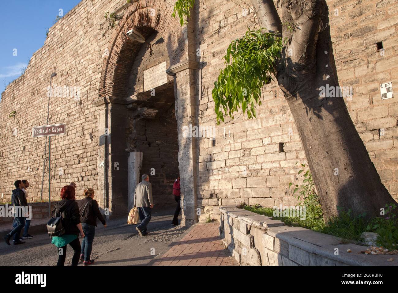 Istanbul, Türkei - 05-11-2017:Yedikule Tor der historischen byzantinischen Stadtmauer, Istanbul Stockfoto