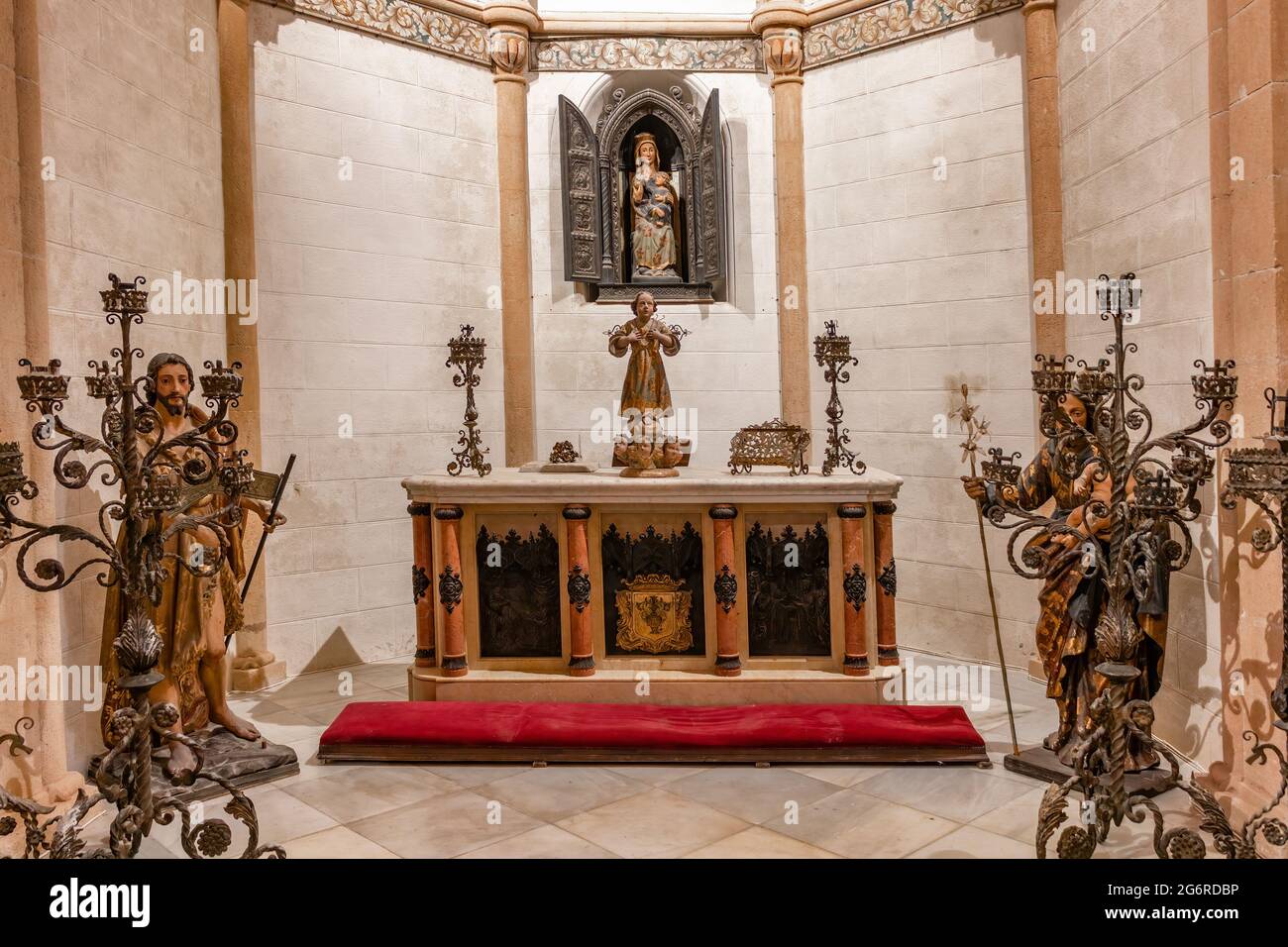 Cadaz, Spanien - 15. Juni 2021: Innere Kapelle der Burg San Marcos, Castillo de San Marcos, erbaut auf den Fundamenten einer Moschee, die um 126 erbaut wurde Stockfoto