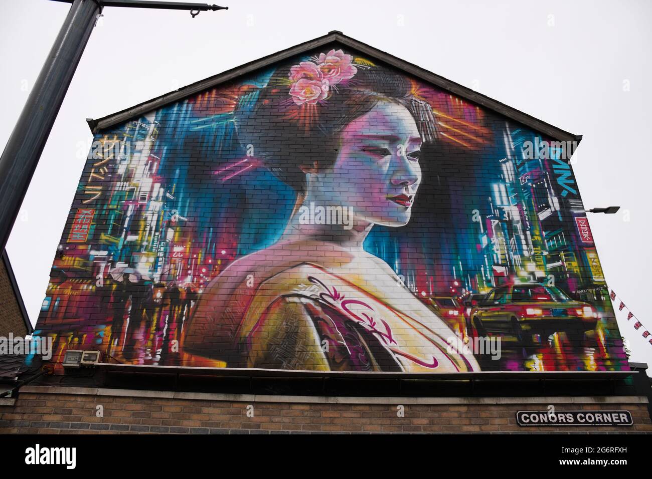 Geisha Mural Art von Dan Kitchener an der Ecke Northumberland Street und Shankill Road, Belfast 2021 Stockfoto