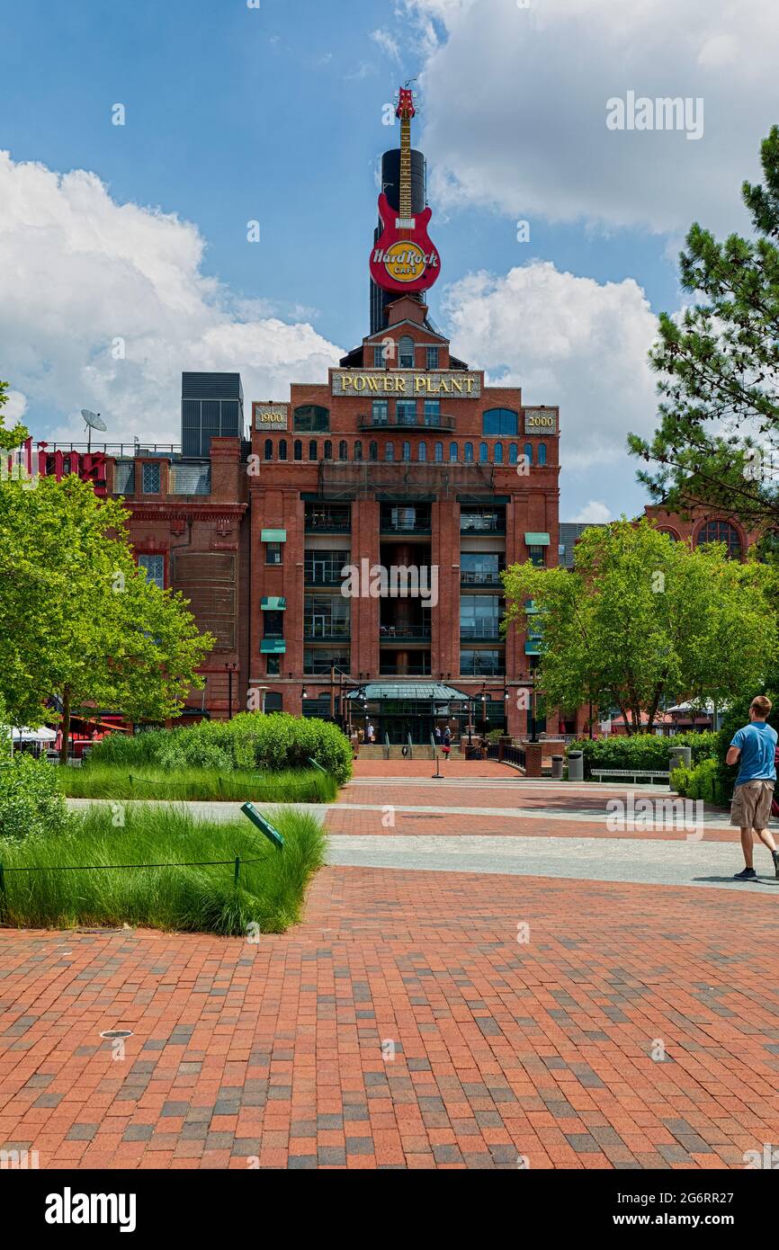 Das Kraftwerk der United Railways & Electric Company am Pier 4 beherbergt jetzt Phillips Seafood und Hard Rock Cafe. Stockfoto